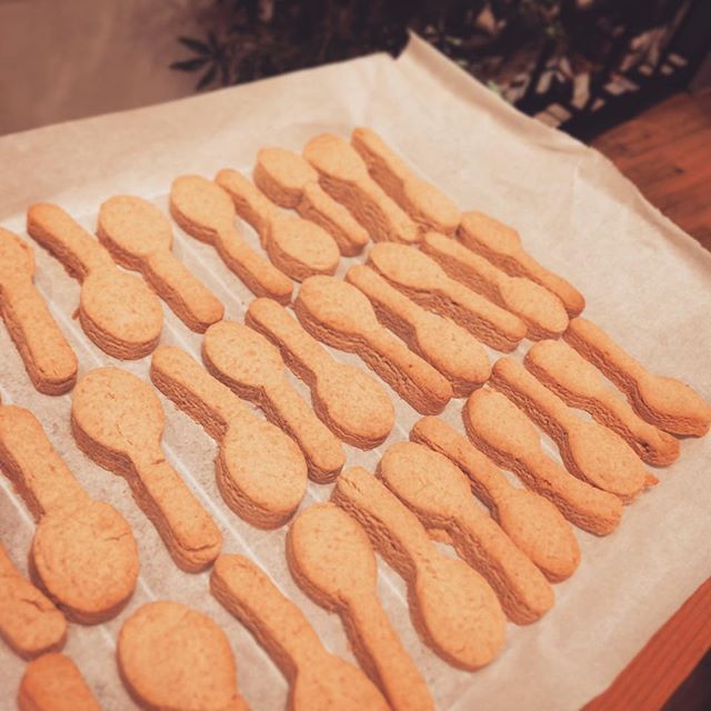 レモンクッキー スプーン曲がっているスプーンもまたオツなもの。店内レモンの香り。#instagram #Instagram #レモンクッキー #レモン #🍋#オーガニック #Cookie #hanoen #葉の園 (Instagram)