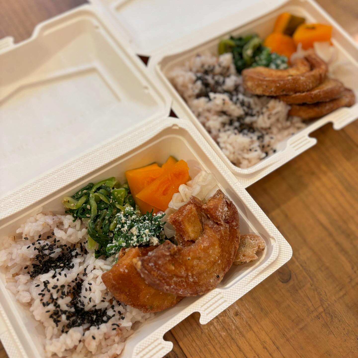 お弁当ミニサイズご飯(少なめ)おかず4点〜5点少量のお弁当をご希望される方に。土曜日のみの販売になります。790円※ご注文はお電話のみ050-5534-8502まで。11/9からスタートです。#ヴィーガン弁当#plantbased #少しだけ #上尾カフェ