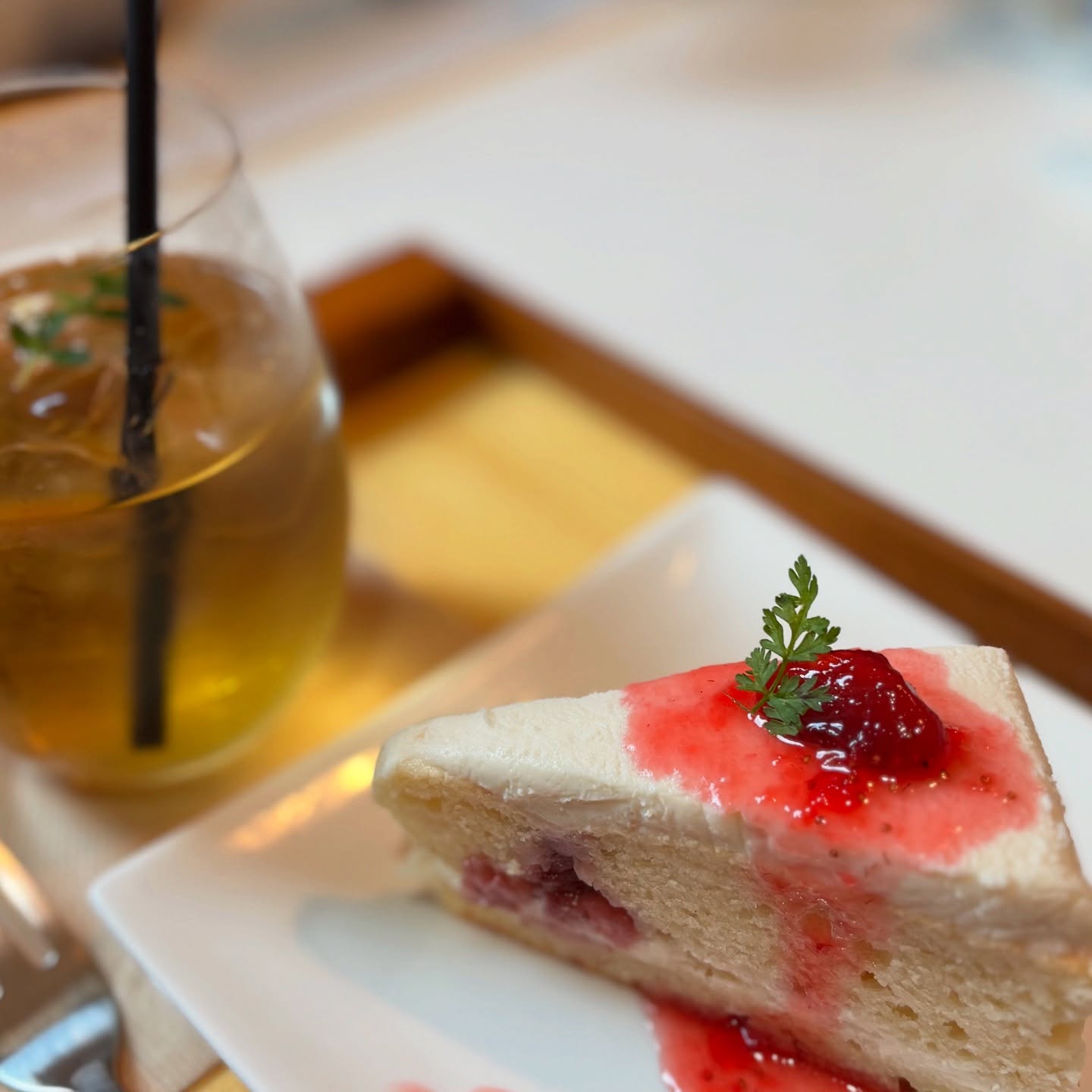 苺のケーキ普通の名前なんですがメチャ美味しいです。こちらは店内ご飲食のみです。#ヴィーガンスイーツ