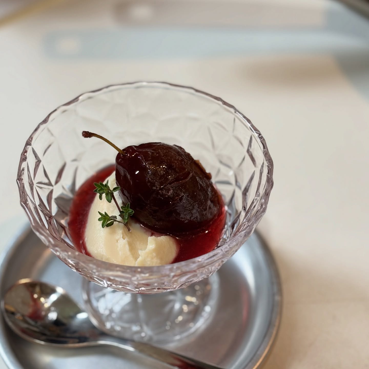 🥄蔵王プルーンのワインコンポート(アルコール含む)オーガニック赤ワインでコトコト柔らかすぎず皮ごとツルッといけます。ランチセットできます。#プルーン #コンポート