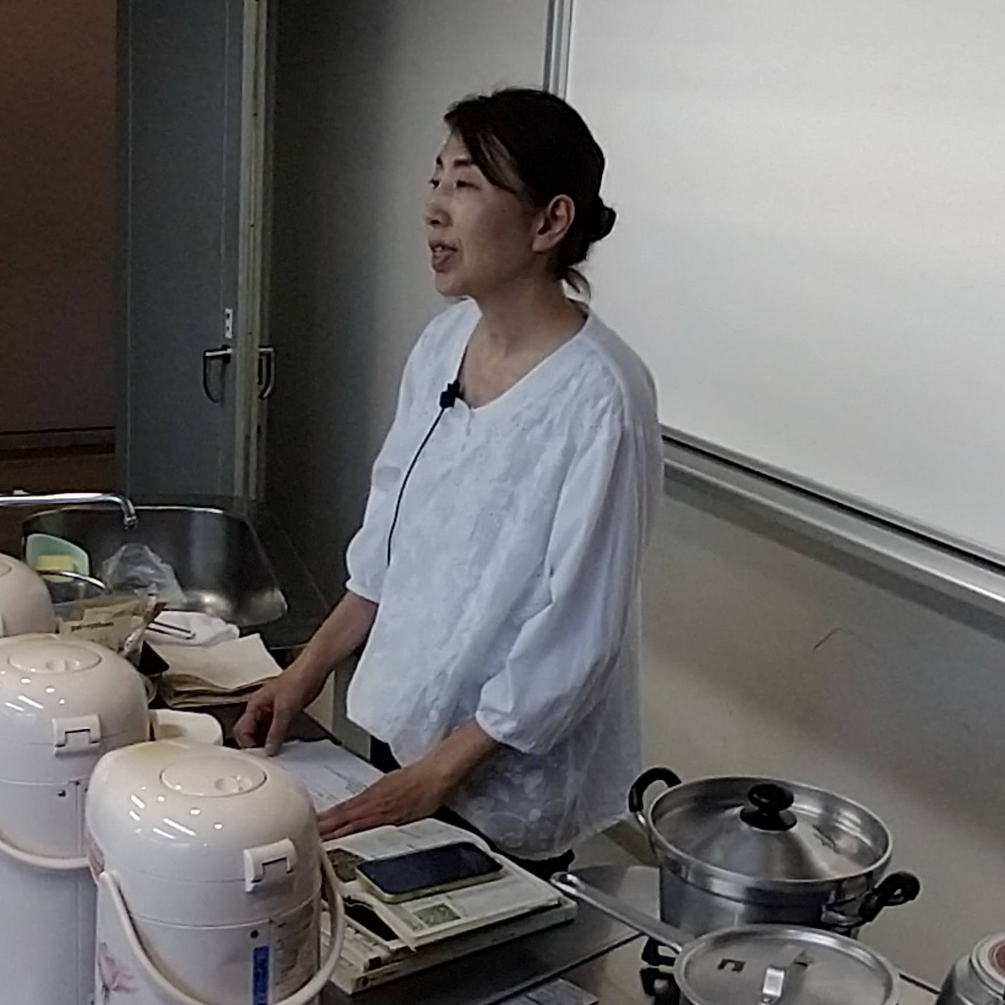 北区教育委員会 令和7年度滝野川文化センター講座「季節の変わり目にハーブティーおいしい飲みかた・ブレンド&植物の力を学ぶ」先日無事終了いたしました。ご参加くださいました皆様2日間ありがとうございました。1回目座学1 ハーブティーとは2 ハーブティーのメリット3 入手方法4 保存5 飲むときの注意6 主なハーブティーの効果7 ハーブティーブレンド2回目実習8 秋にふさわしいハーブと機能9 ハーブティーのある豊かな暮らしとは久しぶりの大人数での講座、とっても刺激的で楽しい時間でした。開催当日までサポートくださったスタッフの皆様にも御礼申し上げます。知識も大切ですが何よりもハーブを好きになってもらうことハーブを生活の中にどんどん取り入れていただけたら嬉しいです。#ハーブのある暮らし