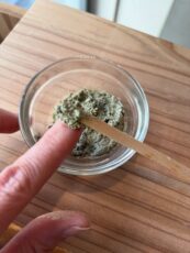 スギナで爪パック